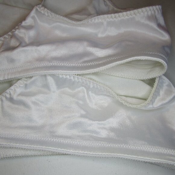 JUST MY SIZE by HANES BRA C50/115 Wht Lot of 2 - Picture 8 of 8